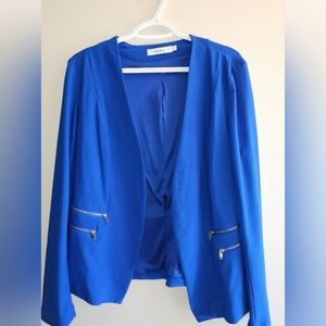 Bundle of gorgeous jacket and size L capris pants!